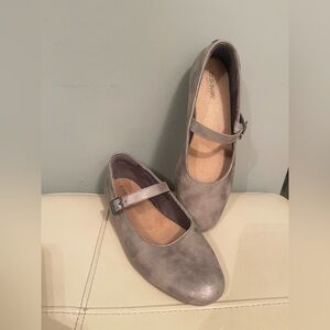 New Size 9 Dr. Scholl's Metallic Gold Gray Mary Jane Flats